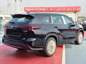 Toyota Highlander Limited Hybrid 2.5L A/T AWD 2024 Model Year Black Color