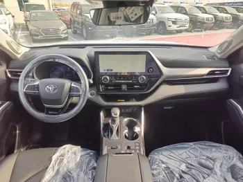 Toyota Highlander Limited Hybrid 2.5L A/T AWD 2024 Model Year Black Color