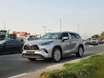 Toyota Highlander Limited Hybrid 2.5L 2024 Model Year Silver Color