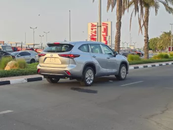 Toyota Highlander Limited Hybrid 2.5L 2024 Model Year Silver Color