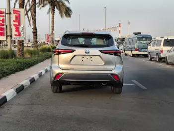 Toyota Highlander Limited Hybrid 2.5L 2024 Model Year Silver Color