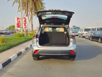 Toyota Highlander Limited Hybrid 2.5L 2024 Model Year Silver Color