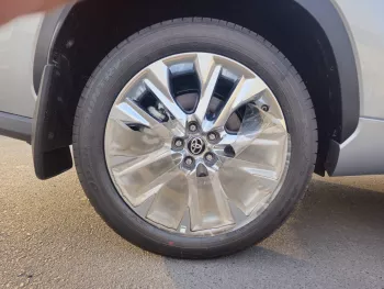 Toyota Highlander Limited Hybrid 2.5L 2024 Model Year Silver Color