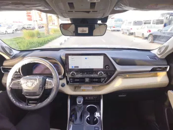 Toyota Highlander Limited Hybrid 2.5L 2024 Model Year Silver Color