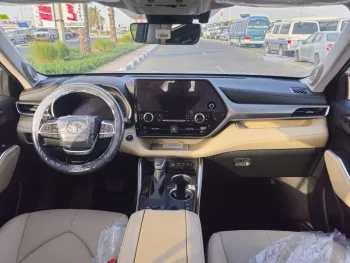 Toyota Highlander Limited Hybrid 2.5L 2024 Model Year Silver Color