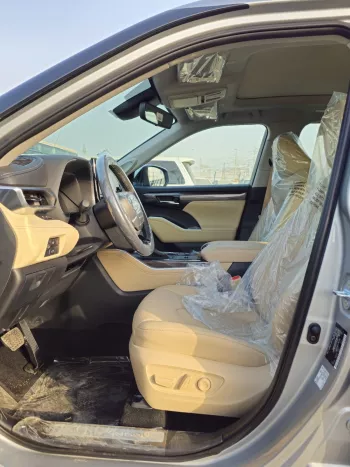Toyota Highlander Limited Hybrid 2.5L 2024 Model Year Silver Color