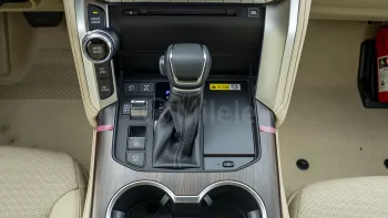 TOYOTA LAND CRUISER LC300 VX 3.3L DIESEL 2024 MODEL YEAR WHITE COLOR