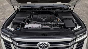 TOYOTA LAND CRUISER LC300 VX 3.3L DIESEL 2024 MODEL YEAR WHITE COLOR
