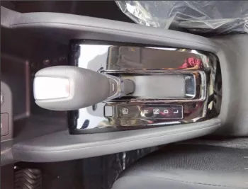 Nissan Kicks 1.6L FWD 2024 Model Year Black Color Exterior