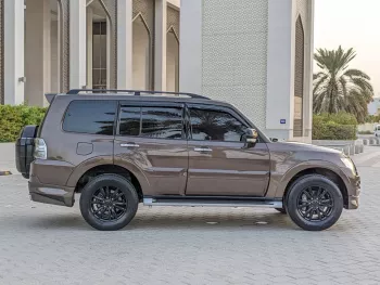 MITSUBISHI PAJERO 3.6L PETROL V6 GCC SPECS 2017 MODEL YEAR