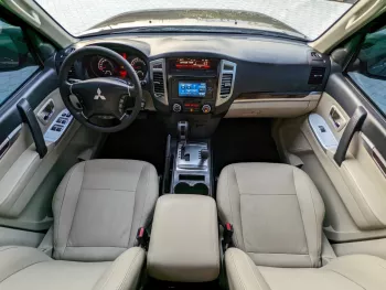 MITSUBISHI PAJERO 3.6L PETROL V6 GCC SPECS 2017 MODEL YEAR