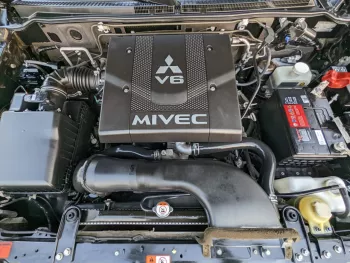 MITSUBISHI PAJERO 3.6L PETROL V6 GCC SPECS 2017 MODEL YEAR