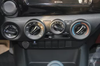 TOYOTA HILUX 2.4L DIESEL DOUBLE CAB 4WD DLX-E MANUAL 2024 MODEL YEAR