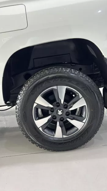PEUGEOT LANDTREK 2.4L PETROL TURBO 2025 MODEL YEAR