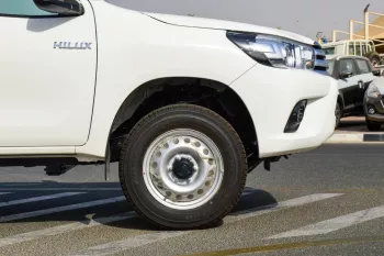 TOYOTA HILUX 2.4L PETROL MANUAL TRANSMISSION 2024 MODEL YEAR