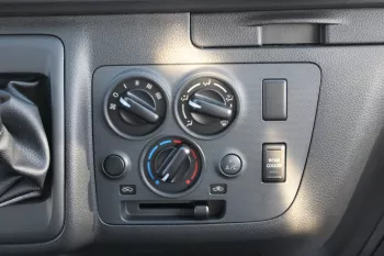 2024 NISSAN URVAN HR SB 2.5L DIESEL CX MANUAL 15SEATER