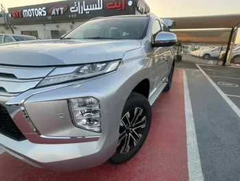 MITSUBISHI PAJERO SPORTS PETROL 4X4