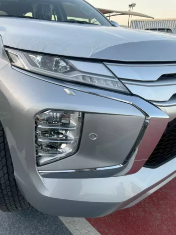 MITSUBISHI PAJERO SPORTS PETROL 4X4