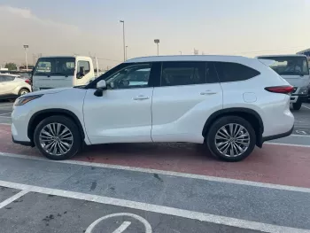 TOYOTA HIGHLANDER PLATINUM 3.5L PETROL FULL OPTION 2022 MODEL