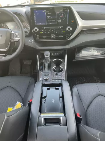 TOYOTA HIGHLANDER PLATINUM 3.5L PETROL FULL OPTION 2022 MODEL