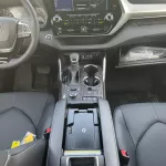 TOYOTA HIGHLANDER PLATINUM 3.5L PETROL FULL OPTION 2022 MODEL - Thumbnail 6