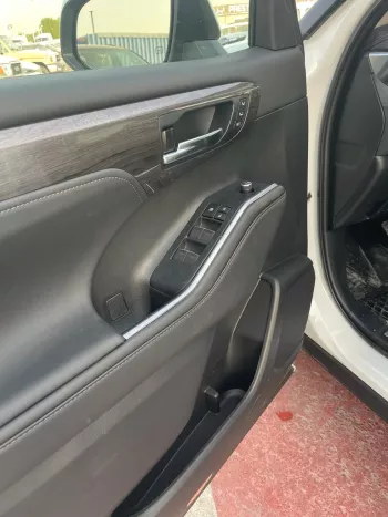 TOYOTA HIGHLANDER PLATINUM 3.5L PETROL FULL OPTION 2022 MODEL