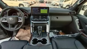 TOYOTA LAND CRUISER LC300 3.3L DIESEL FULL OPTION 7SET 2022 MODEL