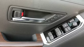 TOYOTA LAND CRUISER LC300 3.3L DIESEL FULL OPTION 7SET 2022 MODEL