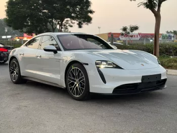 PORSCHE TAYCAN 2023 MODEL YEAR GCC SPECS UNDER WARRANTY