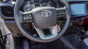 TOYOTA HILUX 2.7L PETROL SINGLE CAB 2025 MODEL YEAR WHITE COLOR