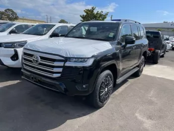 RHD - TOYOTA LANDCRUISER 300 2024 MODEL YEAR 3.3L DIESEL VX BLACK COLOR