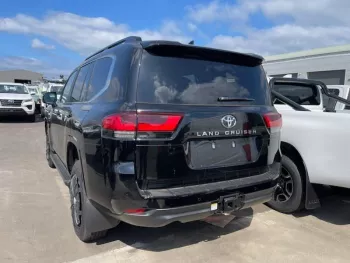 RHD - TOYOTA LANDCRUISER 300 2024 MODEL YEAR 3.3L DIESEL VX BLACK COLOR