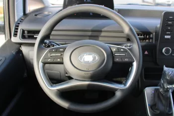 HYUNDAI STARIA 2025 MODEL YEAR PETROL COMFORT WHITE COLOR EXTERIOR