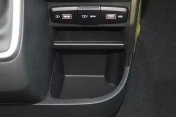 HYUNDAI STARIA 2025 MODEL YEAR PETROL COMFORT WHITE COLOR EXTERIOR