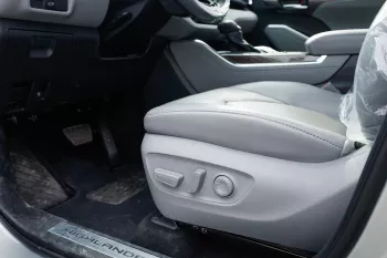 TOYOTA HIGHLANDER 2023 MODEL YEAR 2.5L HYBRID LIMITED SILVER COLOR
