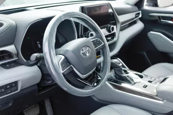 TOYOTA HIGHLANDER 2023 MODEL YEAR 2.5L HYBRID LIMITED SILVER COLOR