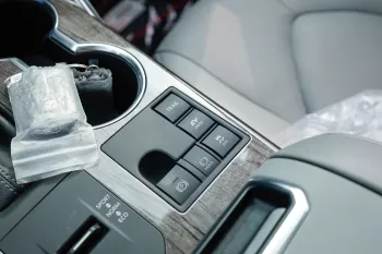 TOYOTA HIGHLANDER 2023 MODEL YEAR 2.5L HYBRID LIMITED SILVER COLOR