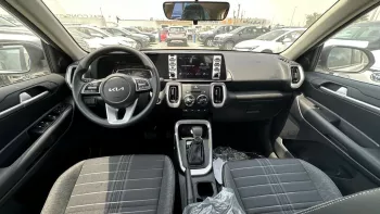 Kia Sonet Mid 2024 Model Year Option 1.5l Petrol White Color Exterior