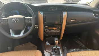 TOYOTA FORTUNER 2.7L FULL OPTION PETROL 2024 MODEL YEAR WHITE COLOR