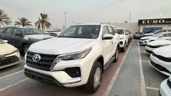 TOYOTA FORTUNER 2.7L FULL OPTION PETROL 2024 MODEL YEAR WHITE COLOR