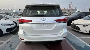 TOYOTA FORTUNER 2.7L FULL OPTION PETROL 2024 MODEL YEAR WHITE COLOR