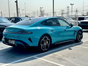 Xiaomi SU7 MAX 495kW Pure Electric 2024 Model Year Aqua Blue Color Exterior