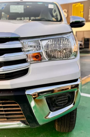 Toyota Hilux GL 2025 Model Year 2.4L Diesel 4WD Whit Color Exterior