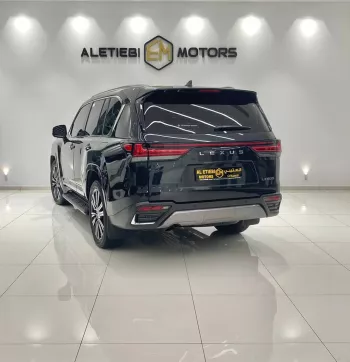 LEXUS LX SIGNATURE 2023 MODEL YEAR BLACK COLOR EXTERIOR GCC SPECS