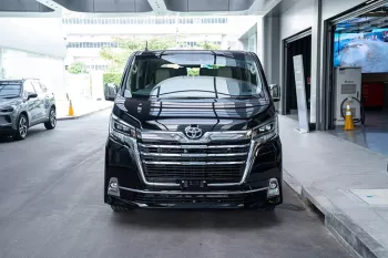 RHD TOYOTA GRANDVIA MAJESTY 2024 MODEL YEAR DIESEL AUTOMATIC BLACK