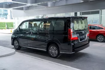 RHD TOYOTA GRANDVIA MAJESTY 2024 MODEL YEAR DIESEL AUTOMATIC BLACK
