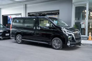 RHD TOYOTA GRANDVIA MAJESTY 2024 MODEL YEAR DIESEL AUTOMATIC BLACK