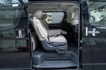 RHD TOYOTA GRANDVIA MAJESTY 2024 MODEL YEAR DIESEL AUTOMATIC BLACK