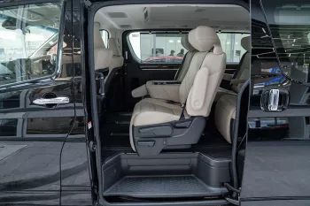 RHD TOYOTA GRANDVIA MAJESTY 2024 MODEL YEAR DIESEL AUTOMATIC BLACK
