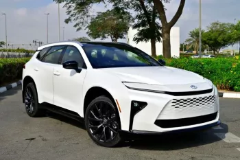 TOYOTA CROWN SIGNIA LIMITED 2025 MODEL YEAR HYBRID WHITE COLOR